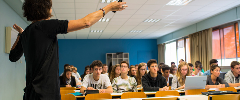 Salle de cours de masseur-kinésithérapeute en France